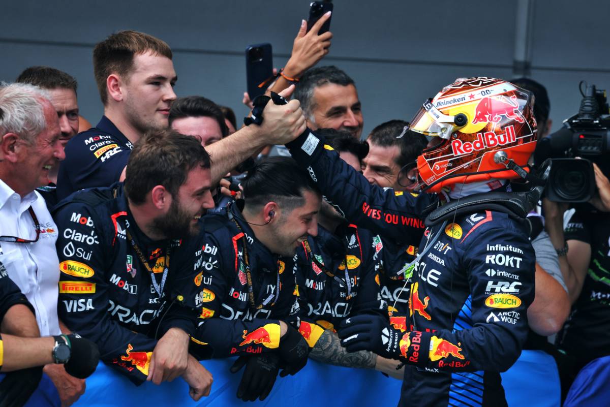 Race winner Max Verstappen (NLD) Red Bull Racing celebrates with the team in parc ferme. 23.06.2024. Formula 1 World Championship, Rd 10, Spanish Grand Prix, Barcelona, Spain, Race Day. - www.xpbimages.com, EMail: requests@xpbimages.com © Copyright: Moy / XPB Images