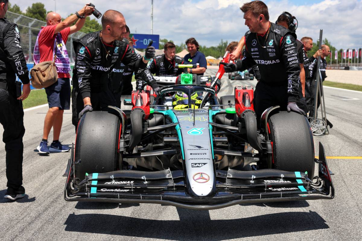 Lewis Hamilton (GBR) Mercedes AMG F1 W15 on the grid. 23.06.2024. Formula 1 World Championship, Rd 10, Spanish Grand Prix, Barcelona, Spain, Race Day. - www.xpbimages.com, EMail: requests@xpbimages.com © Copyright: Rew / XPB Images