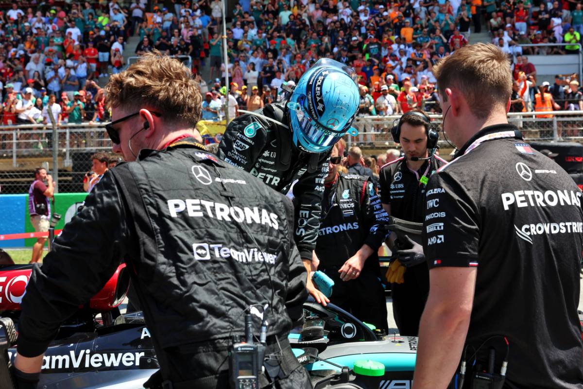 George Russell (GBR) Mercedes AMG F1 W15 on the grid. 23.06.2024. Formula 1 World Championship, Rd 10, Spanish Grand Prix, Barcelona, Spain, Race Day. - www.xpbimages.com, EMail: requests@xpbimages.com © Copyright: Rew / XPB Images
