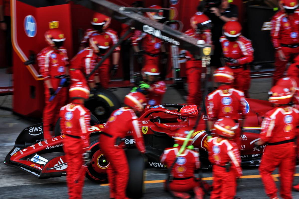 Charles Leclerc (MON) Ferrari SF-24 makes a pit stop. 23.06.2024. Formula 1 World Championship, Rd 10, Spanish Grand Prix, Barcelona, Spain, Race Day. - www.xpbimages.com, EMail: requests@xpbimages.com © Copyright: Coates / XPB Images