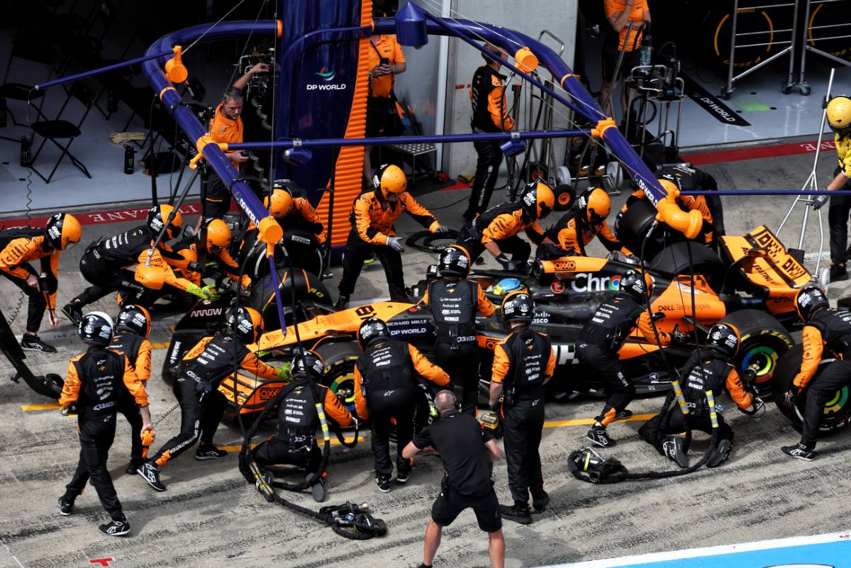 Oscar Piastri (AUS) McLaren MCL38 makes a pit stop. 30.06.2024. Formula 1 World Championship, Rd 11, Austrian Grand Prix, Spielberg, Austria, Race Day. - www.xpbimages.com, EMail: requests@xpbimages.com © Copyright: Batchelor / XPB Images