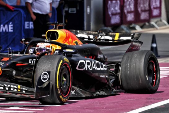 Max Verstappen (NLD) Red Bull Racing RB20 makes a pit stop with a puncture after collision with Lando Norris (GBR) McLaren MCL38.
30.06.2024. Formula 1 World Championship, Rd 11, Austrian Grand Prix, Spielberg, Austria, Race Day.
- www.xpbimages.com, EMail: requests@xpbimages.com © Copyright: Batchelor / XPB Images