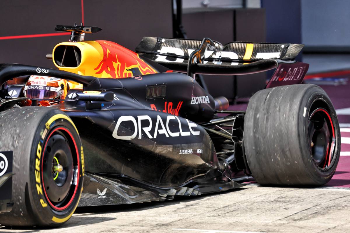Max Verstappen (NLD) Red Bull Racing RB20 makes a pit stop with a puncture after collision with Lando Norris (GBR) McLaren MCL38. 30.06.2024. Formula 1 World Championship, Rd 11, Austrian Grand Prix, Spielberg, Austria, Race Day. - www.xpbimages.com, EMail: requests@xpbimages.com © Copyright: Batchelor / XPB Images