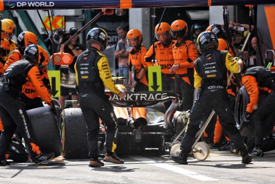 Lando Norris (GBR) McLaren MCL38 makes a pit stop with a puncture after contact with Max Verstappen (NLD) Red Bull Racing RB20.
30.06.2024. Formula 1 World Championship, Rd 11, Austrian Grand Prix, Spielberg, Austria, Race Day.
- www.xpbimages.com, EMail: requests@xpbimages.com © Copyright: Batchelor / XPB Images