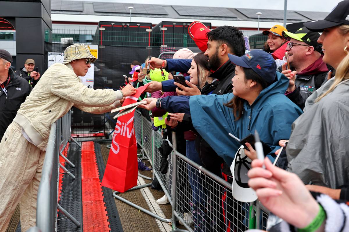 Brad Pitt (USA) Actor with fans.
06.07.2024. Formula 1 World Championship, Rd 12, British Grand Prix, Silverstone, England, Qualifying Day.
- www.xpbimages.com, EMail: requests@xpbimages.com © Copyright: Moy / XPB Images