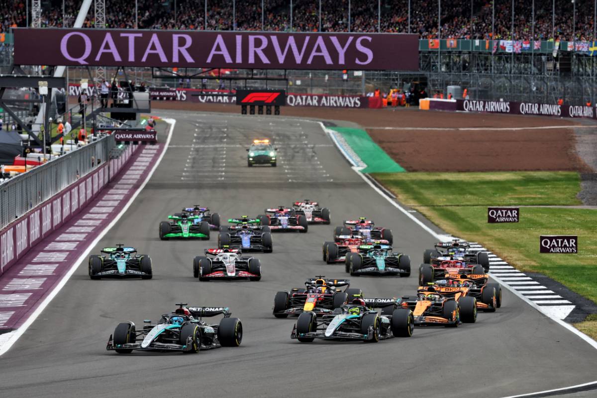 George Russell (GBR) Mercedes AMG F1 W15 leads at the start of the race. 07.07.2024. Formula 1 World Championship, Rd 12, British Grand Prix, Silverstone, England, Race Day. - www.xpbimages.com, EMail: requests@xpbimages.com © Copyright: Batchelor / XPB Images