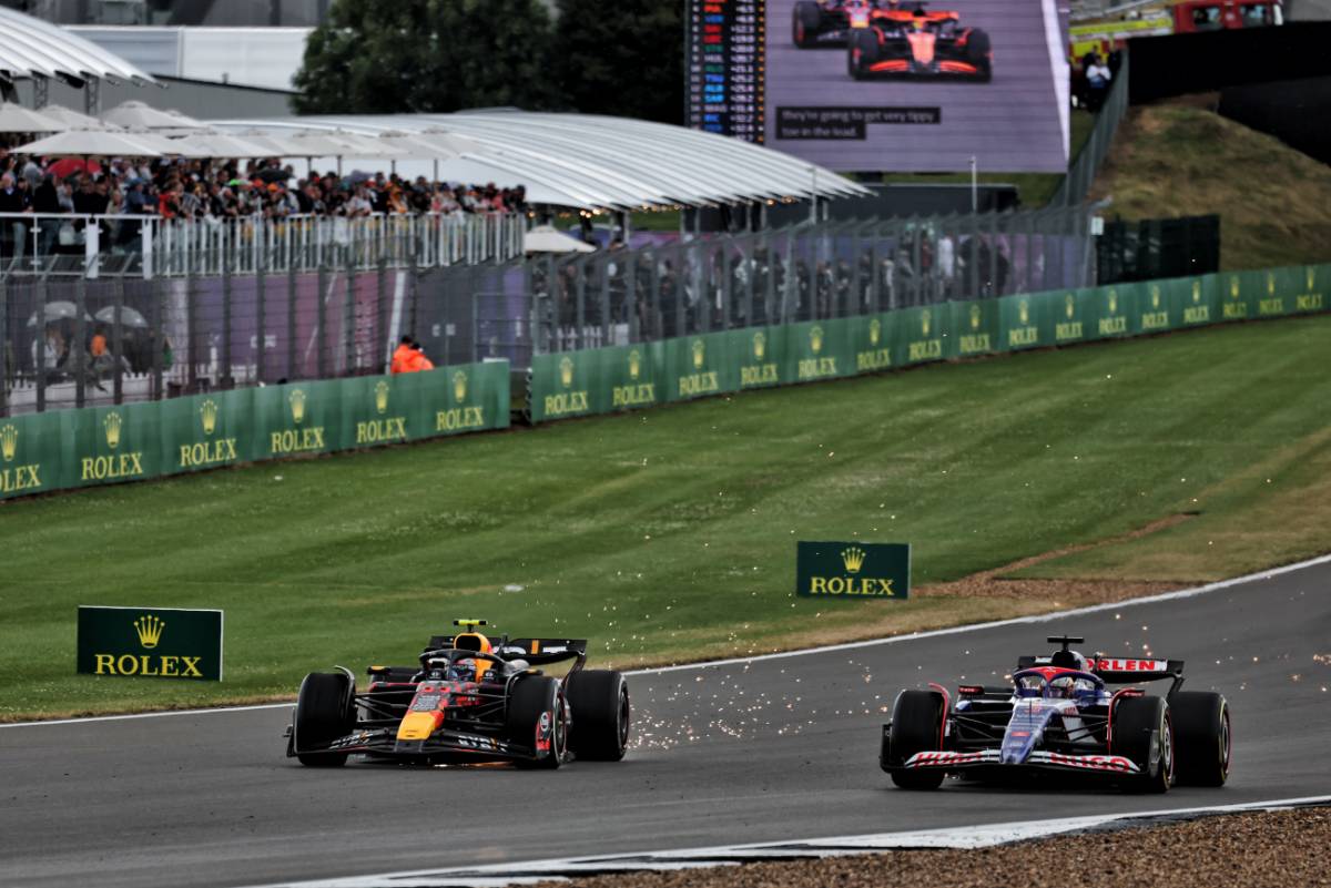 Sergio Perez (MEX) Red Bull Racing RB20 and Daniel Ricciardo (AUS) RB VCARB 01 battle for position.
07.07.2024. Formula 1 World Championship, Rd 12, British Grand Prix, Silverstone, England, Race Day.
- www.xpbimages.com, EMail: requests@xpbimages.com © Copyright: Moy / XPB Images