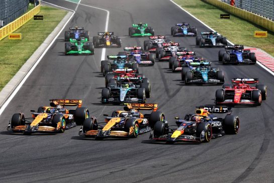 (L to R): Oscar Piastri (AUS) McLaren MCL38; Lando Norris (GBR) McLaren MCL38; and Max Verstappen (NLD) Red Bull Racing RB20, at the start of the race.
21.07.2024. Formula 1 World Championship, Rd 13, Hungarian Grand Prix, Budapest, Hungary, Race Day.
- www.xpbimages.com, EMail: requests@xpbimages.com © Copyright: Charniaux / XPB Images