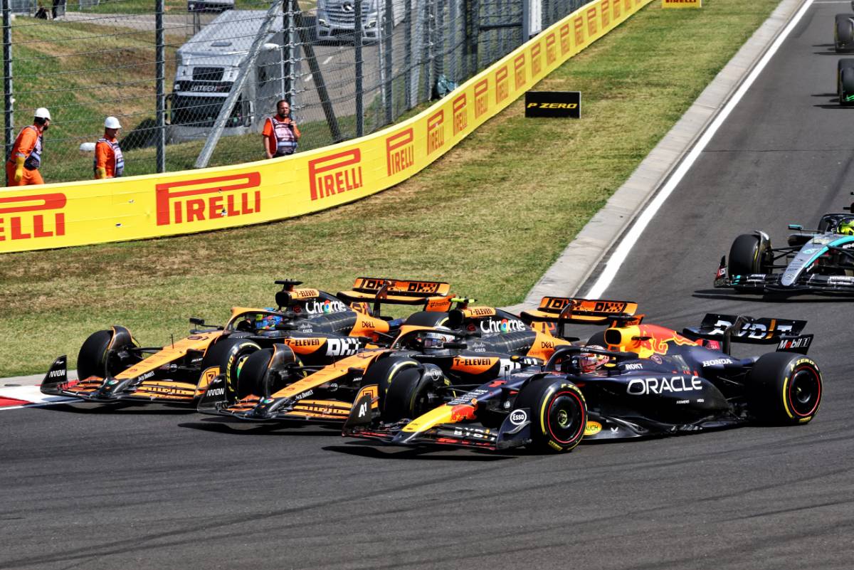 (L to R): Oscar Piastri (AUS) McLaren MCL38; Lando Norris (GBR) McLaren MCL38; and Max Verstappen (NLD) Red Bull Racing RB20, at the start of the race.
21.07.2024. Formula 1 World Championship, Rd 13, Hungarian Grand Prix, Budapest, Hungary, Race Day.
- www.xpbimages.com, EMail: requests@xpbimages.com © Copyright: Charniaux / XPB Images