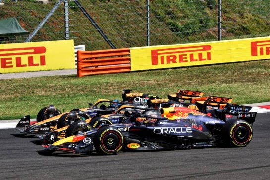 Max Verstappen (NLD) Red Bull Racing RB20; Lando Norris (GBR) McLaren MCL38; and Oscar Piastri (AUS) McLaren MCL38, at the start of the race.
21.07.2024. Formula 1 World Championship, Rd 13, Hungarian Grand Prix, Budapest, Hungary, Race Day.
- www.xpbimages.com, EMail: requests@xpbimages.com © Copyright: Charniaux / XPB Images