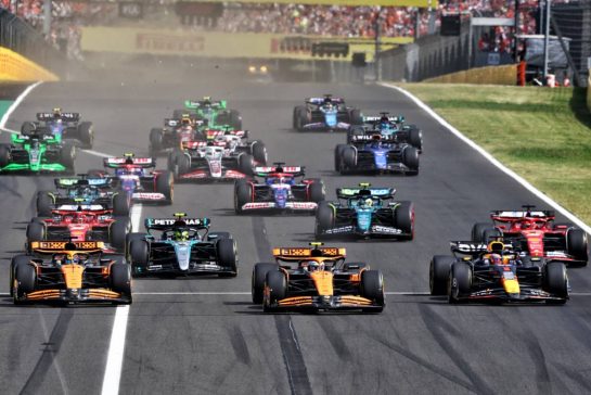 (L to R): Oscar Piastri (AUS) McLaren MCL38; Lando Norris (GBR) McLaren MCL38; and Max Verstappen (NLD) Red Bull Racing RB20, at the start of the race.
21.07.2024. Formula 1 World Championship, Rd 13, Hungarian Grand Prix, Budapest, Hungary, Race Day.
- www.xpbimages.com, EMail: requests@xpbimages.com © Copyright: Charniaux / XPB Images