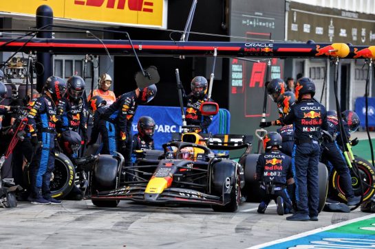 Max Verstappen (NLD) Red Bull Racing RB20 makes a pit stop.
21.07.2024. Formula 1 World Championship, Rd 13, Hungarian Grand Prix, Budapest, Hungary, Race Day.
- www.xpbimages.com, EMail: requests@xpbimages.com © Copyright: Batchelor / XPB Images