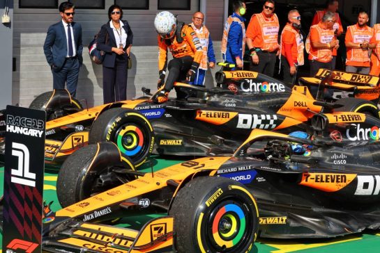 Rew Oscar Piastri (AUS) McLaren MCL38 and second placed team mate Lando Norris (GBR) McLaren MCL38 in parc ferme.
21.07.2024. Formula 1 World Championship, Rd 13, Hungarian Grand Prix, Budapest, Hungary, Race Day.
- www.xpbimages.com, EMail: requests@xpbimages.com © Copyright: Batchelor / XPB Images