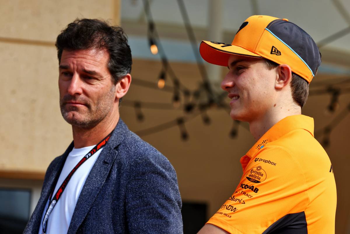 (De izq. a der.): Mark Webber (AUS), presentador de Channel 4 y representante de pilotos, con Oscar Piastri (AUS), McLaren. 02.03.2024. Campeonato Mundial de Fórmula 1, 1.ª ronda, Gran Premio de Bahréin, Sakhir, Bahréin, día de carrera. - www.xpbimages.com, correo electrónico: requests@xpbimages.com © Copyright: Coates / XPB Images