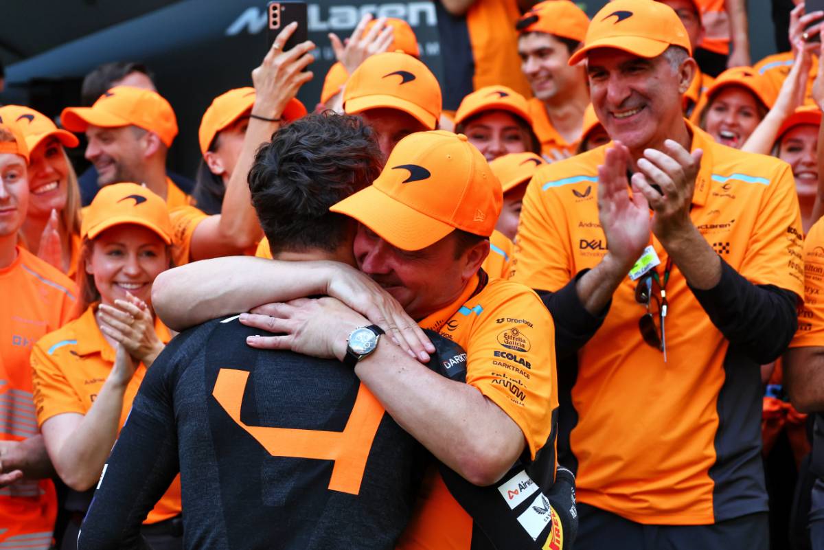 Race winner Lando Norris (GBR) McLaren celebrates with the team.
05.05.2024. Formula 1 World Championship, Rd 6, Miami Grand Prix, Miami, Florida, USA, Race Day.
 - www.xpbimages.com, EMail: requests@xpbimages.com © Copyright: Coates / XPB Images