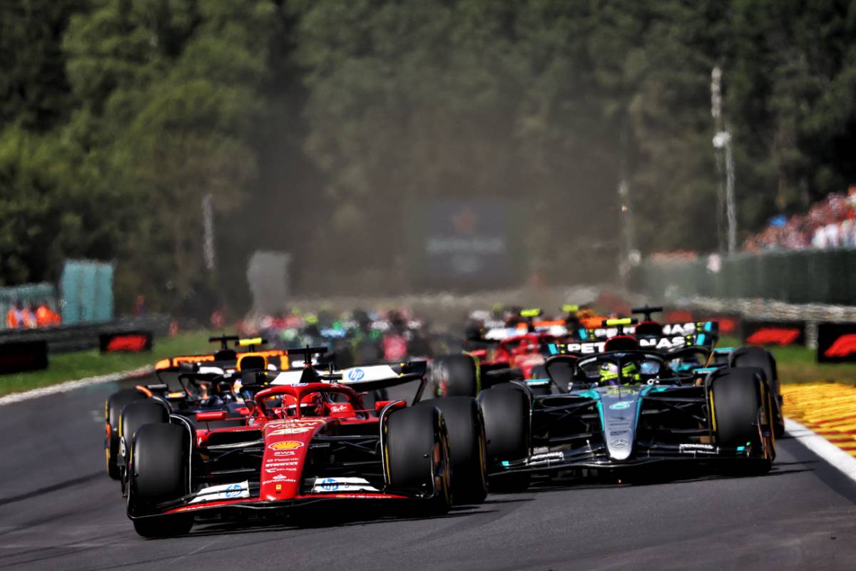 Charles Leclerc (MON) Ferrari SF-24 lidera la carrera al inicio de la carrera. 28.07.2024. Campeonato Mundial de Fórmula 1, Ronda 14, Gran Premio de Bélgica, Spa Francorchamps, Bélgica, Día de la carrera. - www.xpbimages.com, Correo electrónico: requests@xpbimages.com © Copyright: Coates / XPB Images