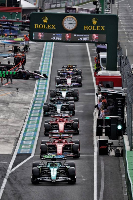 Fernando Alonso (ESP) Aston Martin F1 Team AMR24 leads the queue in the pits.24.08.2024. Formula 1 World Championship, Rd 15, Dutch Grand Prix, Zandvoort, Netherlands, Qualifying Day.
- www.xpbimages.com, EMail: requests@xpbimages.com © Copyright: Moy / XPB Images