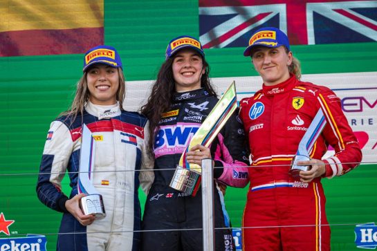 The podium (L to R): Nerea Marti (ESP) Campos Racing, second; Abbi Pulling (GBR) Rodin Motorsport, race winner; Maya Weug (NLD) Prema, third.
25.08.2024. FIA Formula Academy, Rd 4, Race 1, Zandvoort, Netherlands, Sunday.
- www.xpbimages.com, EMail: requests@xpbimages.com Copyright: XPB Images