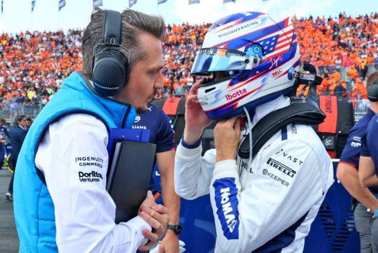 (L to R): Gaetan Jego, Williams Racing Race Engineer with Logan Sargeant (USA) Williams Racing on the grid.
25.08.2024. Formula 1 World Championship, Rd 15, Dutch Grand Prix, Zandvoort, Netherlands, Race Day.
- www.xpbimages.com, EMail: requests@xpbimages.com © Copyright: Batchelor / XPB Images