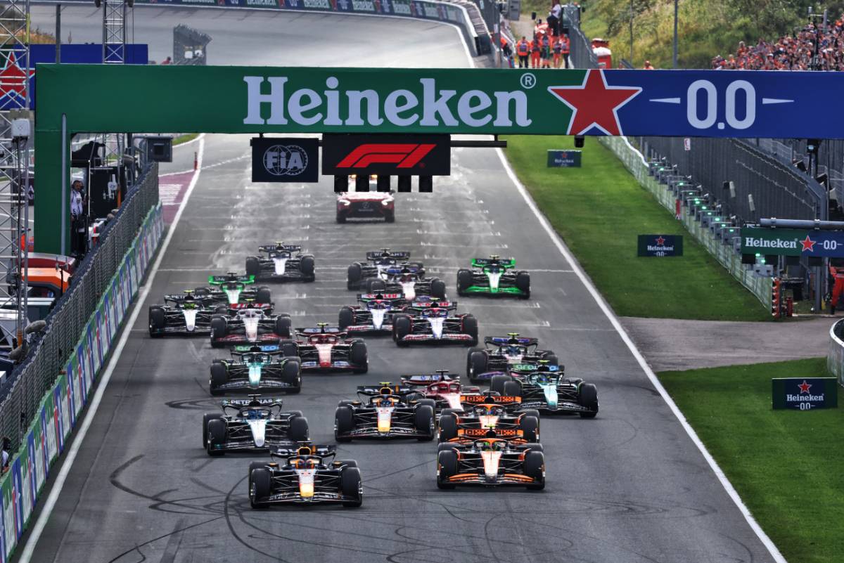 Max Verstappen (NLD) Red Bull Racing RB20 leads Lando Norris (GBR) McLaren MCL38 at the start of the race.
25.08.2024. Formula 1 World Championship, Rd 15, Dutch Grand Prix, Zandvoort, Netherlands, Race Day.
- www.xpbimages.com, EMail: requests@xpbimages.com © Copyright: Batchelor / XPB Images