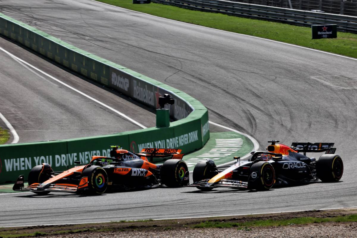 Lando Norris (GBR) McLaren MCL38 passes Max Verstappen (NLD) Red Bull Racing RB20 to take the lead of the race.
25.08.2024. Formula 1 World Championship, Rd 15, Dutch Grand Prix, Zandvoort, Netherlands, Race Day.
- www.xpbimages.com, EMail: requests@xpbimages.com © Copyright: Batchelor / XPB Images