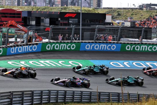 Sergio Perez (MEX) Red Bull Racing RB20 leads Pierre Gasly (FRA) Alpine F1 Team A524 at the start of the race.
25.08.2024. Formula 1 World Championship, Rd 15, Dutch Grand Prix, Zandvoort, Netherlands, Race Day.
- www.xpbimages.com, EMail: requests@xpbimages.com © Copyright: Moy / XPB Images
