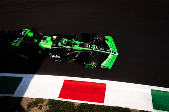 Zhou Guanyu (CHN) Sauber C44.
30.08.2024. Formula 1 World Championship, Rd 16, Italian Grand Prix, Monza, Italy, Practice Day.
- www.xpbimages.com, EMail: requests@xpbimages.com © Copyright: Bearne / XPB Images