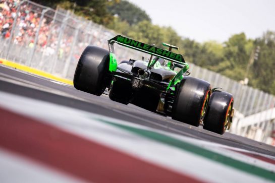 Zhou Guanyu (CHN) Sauber C44.
31.08.2024. Formula 1 World Championship, Rd 16, Italian Grand Prix, Monza, Italy, Qualifying Day.
- www.xpbimages.com, EMail: requests@xpbimages.com © Copyright: Bearne / XPB Images