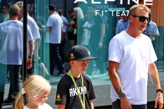 Kimi Raikkonen (FIN) with his son Robin Raikkonen (FIN) and daughter Rianna Raikkonen (FIN).
31.08.2024. Formula 1 World Championship, Rd 16, Italian Grand Prix, Monza, Italy, Qualifying Day.
- www.xpbimages.com, EMail: requests@xpbimages.com © Copyright: Coates / XPB Images