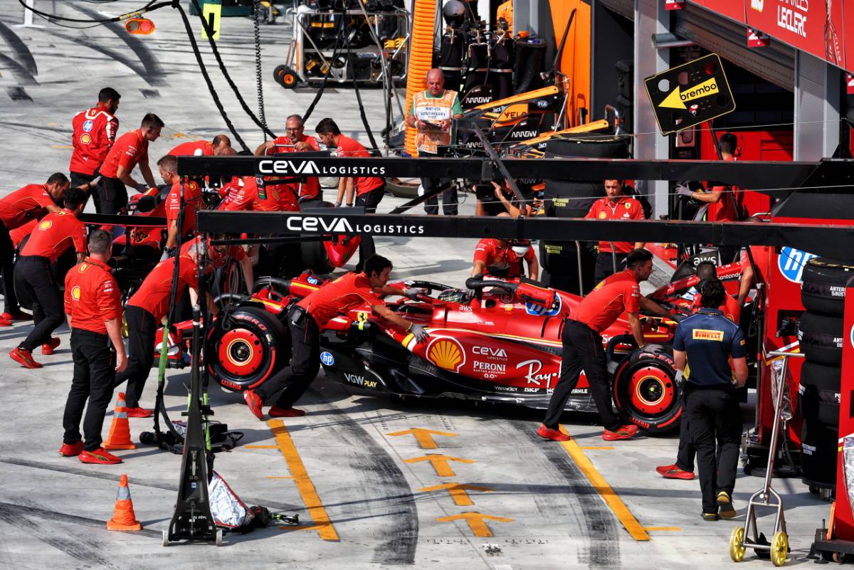 Charles Leclerc (MON) Ferrari SF-24 and Carlos Sainz Jr (ESP) Ferrari SF-24 in the pits. 31.08.2024. Formula 1 World Championship, Rd 16, Italian Grand Prix, Monza, Italy, Qualifying Day. - www.xpbimages.com, EMail: requests@xpbimages.com © Copyright: Coates / XPB Images