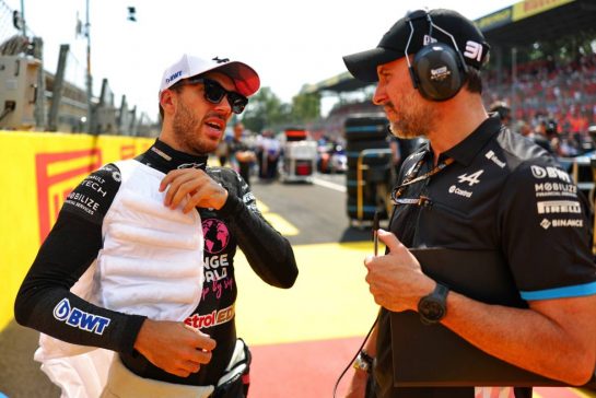 Pierre Gasly (FRA) Alpine F1 Team with John Howard (GBR) Alpine F1 Team Race Engineer on the grid.
01.09.2024. Formula 1 World Championship, Rd 16, Italian Grand Prix, Monza, Italy, Race Day.
- www.xpbimages.com, EMail: requests@xpbimages.com © Copyright: Charniaux / XPB Images