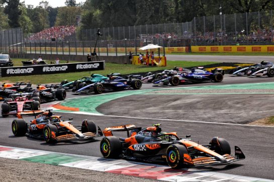 Lando Norris (GBR) McLaren MCL38 leads team mate Oscar Piastri (AUS) McLaren MCL38 at the start of the race.
01.09.2024. Formula 1 World Championship, Rd 16, Italian Grand Prix, Monza, Italy, Race Day.
- www.xpbimages.com, EMail: requests@xpbimages.com © Copyright: Batchelor / XPB Images