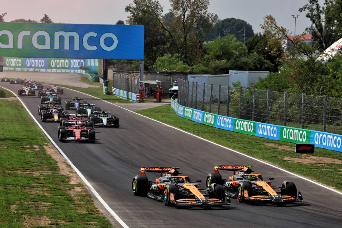 Oscar Piastri (AUS) McLaren MCL38 and Lando Norris (GBR) McLaren MCL38 battle for the lead at the start of the race.
01.09.2024. Formula 1 World Championship, Rd 16, Italian Grand Prix, Monza, Italy, Race Day.
- www.xpbimages.com, EMail: requests@xpbimages.com © Copyright: Coates / XPB Images