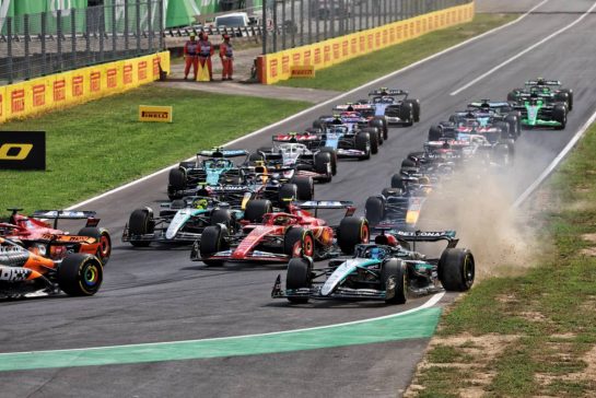 George Russell (GBR) Mercedes AMG F1 W15 runs wide at the start of the race.01.09.2024. Formula 1 World Championship, Rd 16, Italian Grand Prix, Monza, Italy, Race Day.
- www.xpbimages.com, EMail: requests@xpbimages.com © Copyright: Bearne / XPB Images