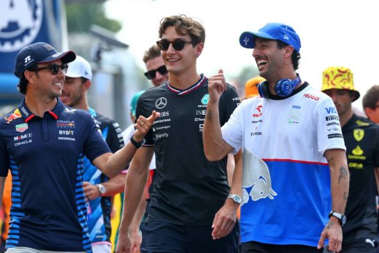 (L to R): Sergio Perez (MEX) Red Bull Racing with George Russell (GBR) Mercedes AMG F1 and Daniel Ricciardo (AUS) RB on the drivers' parade.
01.09.2024. Formula 1 World Championship, Rd 16, Italian Grand Prix, Monza, Italy, Race Day.
- www.xpbimages.com, EMail: requests@xpbimages.com © Copyright: Coates / XPB Images