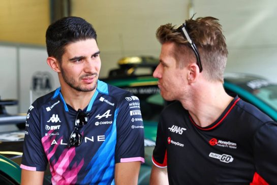 (L to R): Esteban Ocon (FRA) Alpine F1 Team and Nico Hulkenberg (GER) Haas F1 Team on the drivers' parade.
15.09.2024. Formula 1 World Championship, Rd 17, Azerbaijan Grand Prix, Baku Street Circuit, Azerbaijan, Race Day.
- www.xpbimages.com, EMail: requests@xpbimages.com © Copyright: Batchelor / XPB Images
