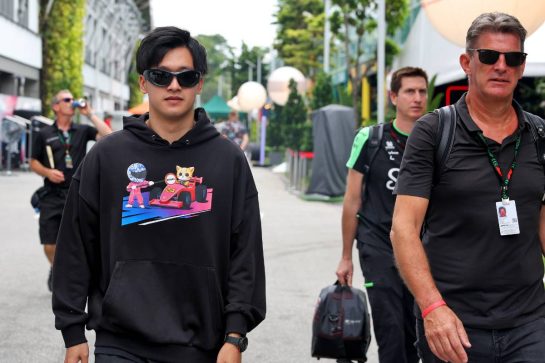 Zhou Guanyu (CHN) Sauber.
19.09.2024. Formula 1 World Championship, Rd 18, Singapore Grand Prix, Marina Bay Street Circuit, Singapore, Preparation Day.
- www.xpbimages.com, EMail: requests@xpbimages.com © Copyright: Bearne / XPB Images