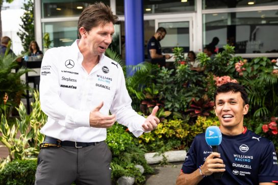 (L to R): James Vowles (GBR) Williams Racing Team Principal with Alexander Albon (THA) Williams Racing.
19.09.2024. Formula 1 World Championship, Rd 18, Singapore Grand Prix, Marina Bay Street Circuit, Singapore, Preparation Day.
- www.xpbimages.com, EMail: requests@xpbimages.com © Copyright: Bearne / XPB Images