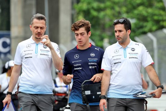 Franco Colapinto (ARG) Williams Racing walks the circuit with Gaetan Jego, Williams Racing Race Engineer.
19.09.2024. Formula 1 World Championship, Rd 18, Singapore Grand Prix, Marina Bay Street Circuit, Singapore, Preparation Day.
- www.xpbimages.com, EMail: requests@xpbimages.com © Copyright: Rew / XPB Images