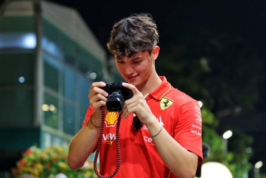 Oliver Bearman (GBR) Ferrari Reserve Driver takes pictures with a Leica lensed camera.
19.09.2024. Formula 1 World Championship, Rd 18, Singapore Grand Prix, Marina Bay Street Circuit, Singapore, Preparation Day.
- www.xpbimages.com, EMail: requests@xpbimages.com © Copyright: Rew / XPB Images