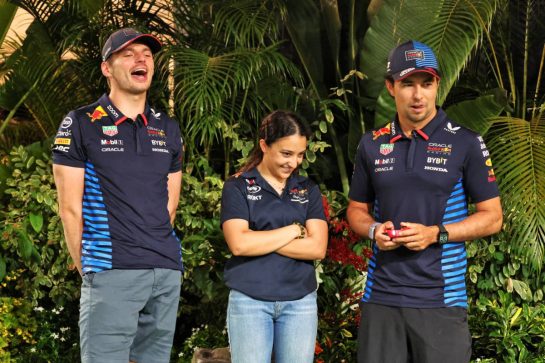 (L to R): Max Verstappen (NLD) Red Bull Racing with Hamda Al Qubaisi (UAE) MP Motorsport F1 Academy Driver; and Sergio Perez (MEX) Red Bull Racing.
19.09.2024. Formula 1 World Championship, Rd 18, Singapore Grand Prix, Marina Bay Street Circuit, Singapore, Preparation Day.
- www.xpbimages.com, EMail: requests@xpbimages.com © Copyright: Rew / XPB Images