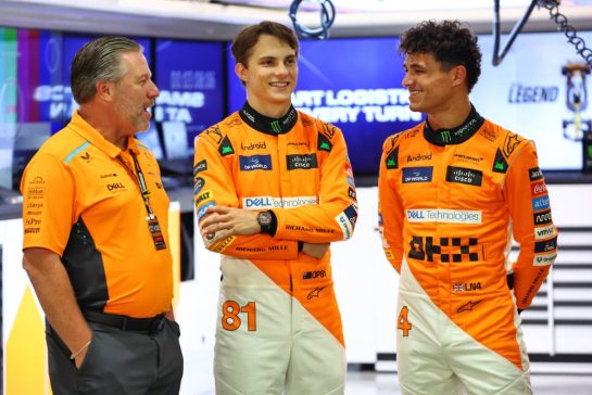 (L to R): Oscar Piastri (AUS) McLaren and Lando Norris (GBR) McLaren.
19.09.2024. Formula 1 World Championship, Rd 18, Singapore Grand Prix, Marina Bay Street Circuit, Singapore, Preparation Day.
- www.xpbimages.com, EMail: requests@xpbimages.com © Copyright: Batchelor / XPB Images