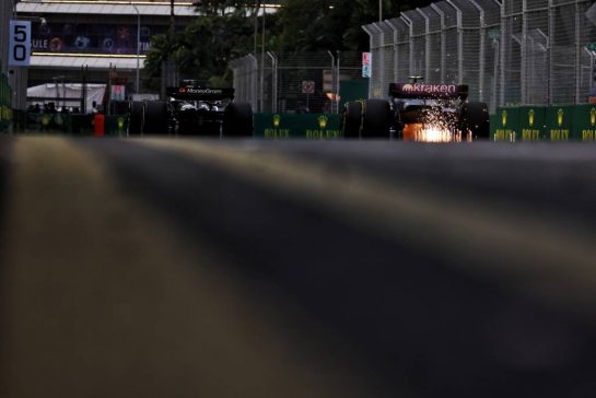 Kevin Magnussen (DEN) Haas VF-24 and Franco Colapinto (ARG) Williams Racing FW46.
20.09.2024. Formula 1 World Championship, Rd 18, Singapore Grand Prix, Marina Bay Street Circuit, Singapore, Practice Day.
- www.xpbimages.com, EMail: requests@xpbimages.com © Copyright: Charniaux / XPB Images