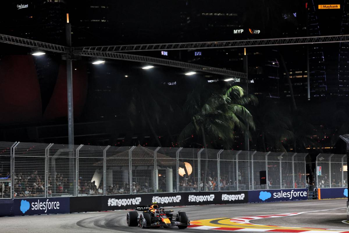 Sergio Perez (MEX) Red Bull Racing RB20.
20.09.2024. Formula 1 World Championship, Rd 18, Singapore Grand Prix, Marina Bay Street Circuit, Singapore, Practice Day.
- www.xpbimages.com, EMail: requests@xpbimages.com © Copyright: Bearne / XPB Images