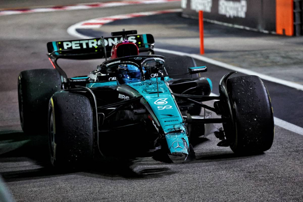 George Russell (GBR) Mercedes AMG F1 W15 in the pits with a broken front wing in the second practice session.
20.09.2024. Formula 1 World Championship, Rd 18, Singapore Grand Prix, Marina Bay Street Circuit, Singapore, Practice Day.
- www.xpbimages.com, EMail: requests@xpbimages.com © Copyright: Batchelor / XPB Images