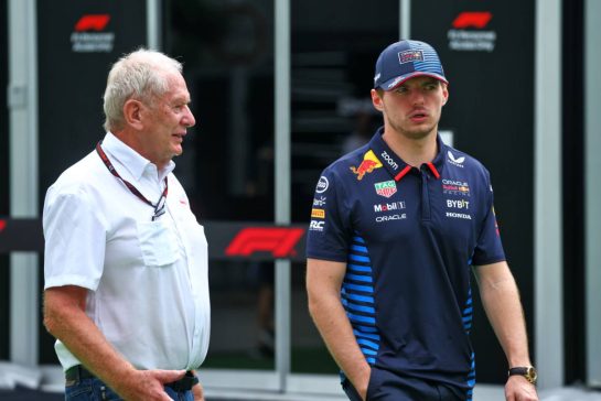 (L to R): Dr Helmut Marko (AUT) Red Bull Motorsport Consultant with Max Verstappen (NLD) Red Bull Racing.
21.09.2024. Formula 1 World Championship, Rd 18, Singapore Grand Prix, Marina Bay Street Circuit, Singapore, Qualifying Day.
- www.xpbimages.com, EMail: requests@xpbimages.com © Copyright: Coates / XPB Images