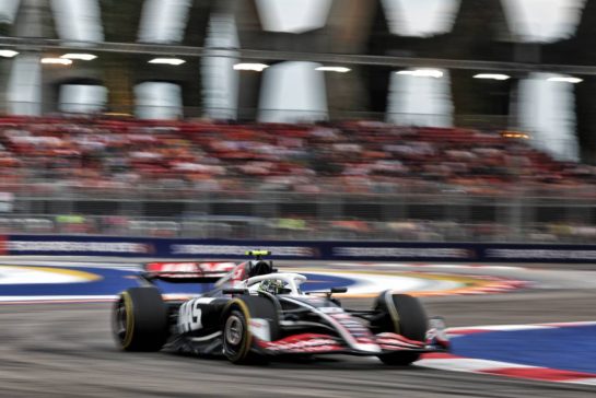 Nico Hulkenberg (GER) Haas VF-24.
21.09.2024. Formula 1 World Championship, Rd 18, Singapore Grand Prix, Marina Bay Street Circuit, Singapore, Qualifying Day.
- www.xpbimages.com, EMail: requests@xpbimages.com © Copyright: Moy / XPB Images