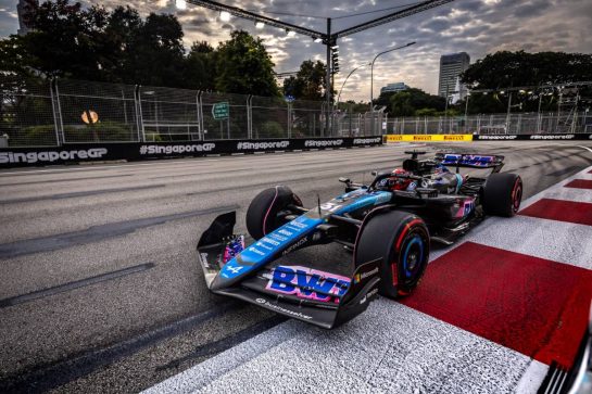 Esteban Ocon (FRA) Alpine F1 Team A524.
21.09.2024. Formula 1 World Championship, Rd 18, Singapore Grand Prix, Marina Bay Street Circuit, Singapore, Qualifying Day.
- www.xpbimages.com, EMail: requests@xpbimages.com © Copyright: Bearne / XPB Images
