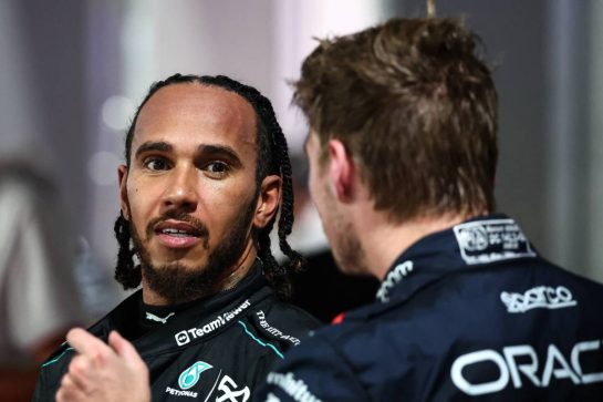 Lewis Hamilton (GBR), Mercedes AMG F1  Max Verstappen (NLD), Red Bull Racing 
21.09.2024. Formula 1 World Championship, Rd 18, Singapore Grand Prix, Marina Bay Street Circuit, Singapore, Qualifying Day.
- www.xpbimages.com, EMail: requests@xpbimages.com © Copyright: Charniaux / XPB Images