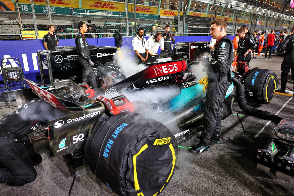 George Russell (GBR) Mercedes AMG F1 W15 on the grid.
22.09.2024. Formula 1 World Championship, Rd 18, Singapore Grand Prix, Marina Bay Street Circuit, Singapore, Race Day.
- www.xpbimages.com, EMail: requests@xpbimages.com © Copyright: Batchelor / XPB Images